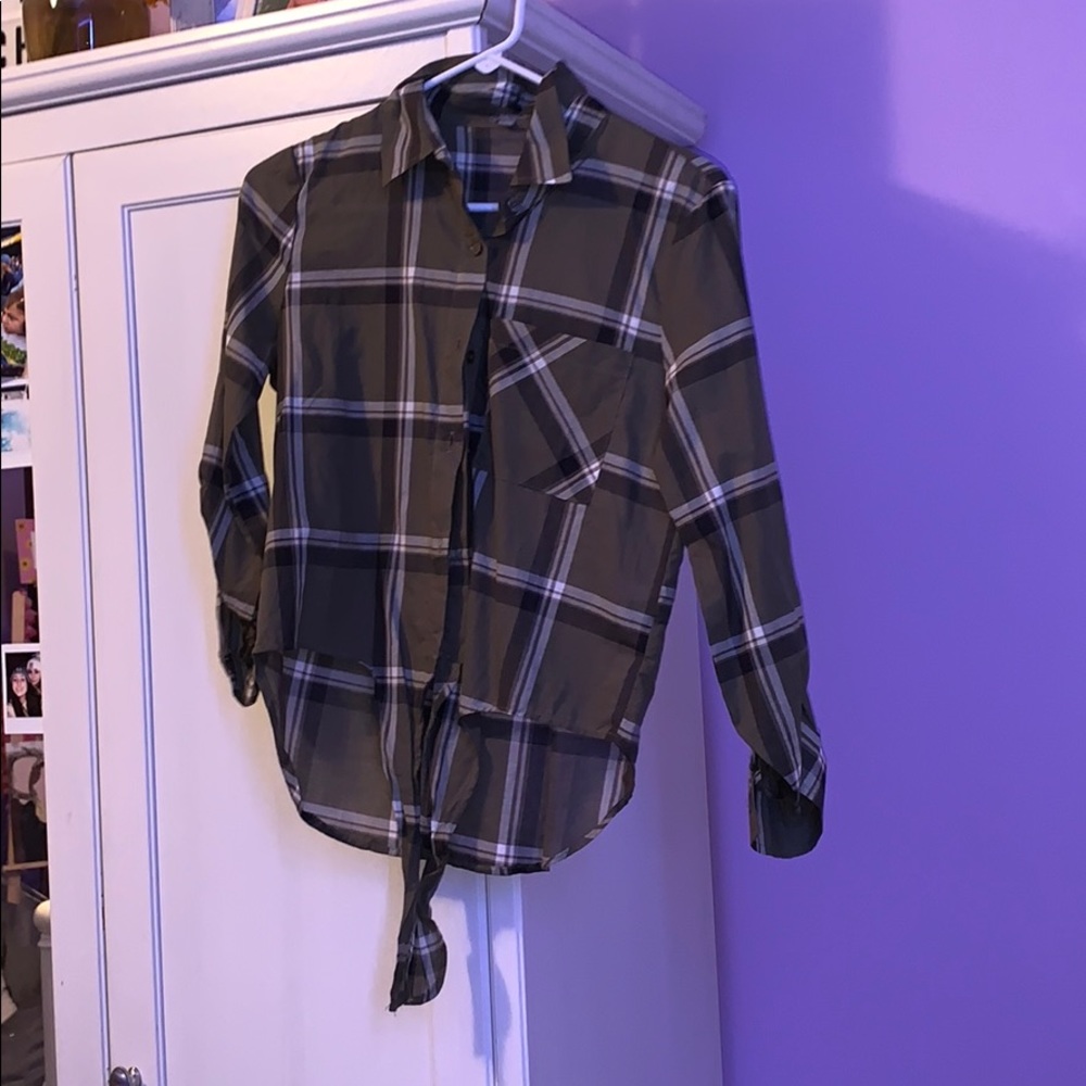 a olive green flannel xs
